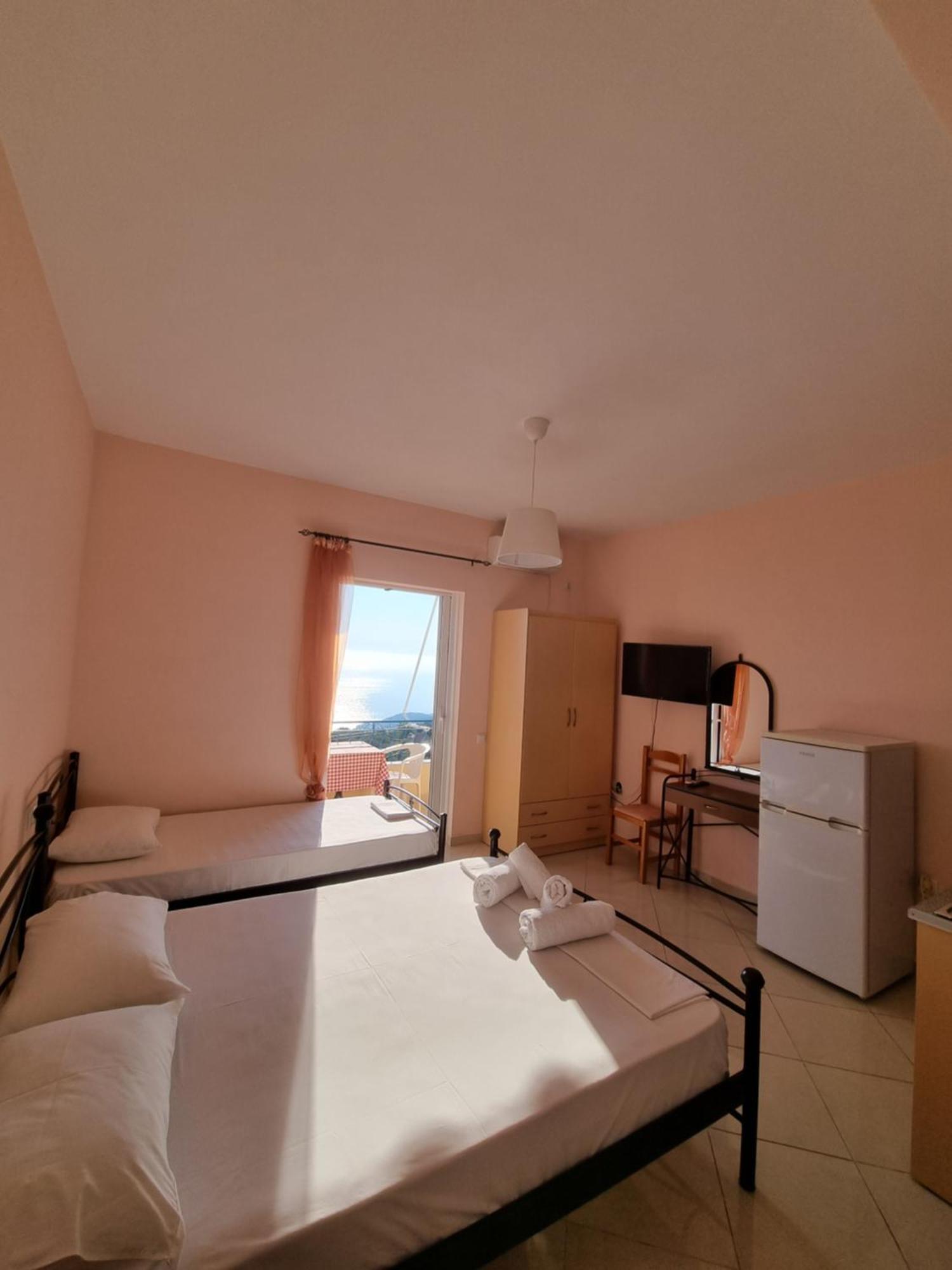 Let Rooms Lukova 외부 사진