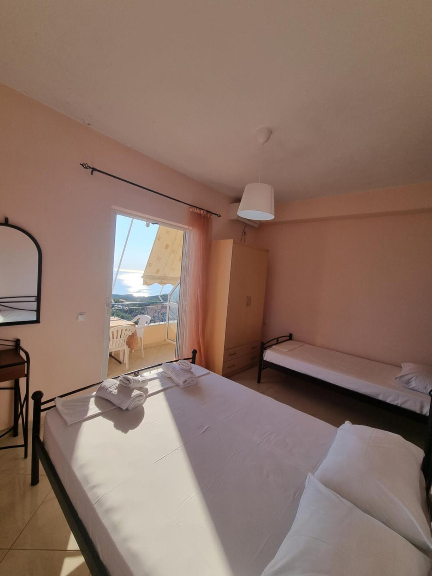 Let Rooms Lukova 외부 사진